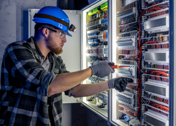 electrician in Deira Dubai repairing wiring