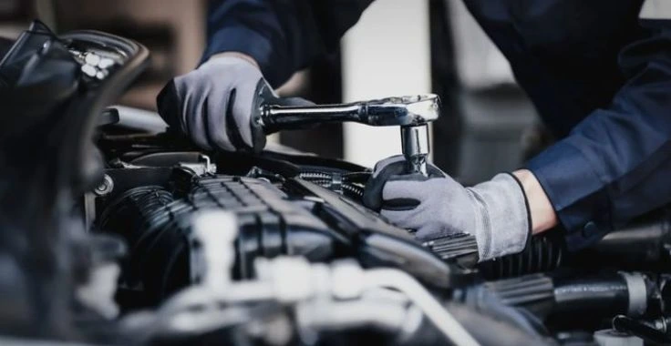 Professional mechanical maintenance team in Dubai