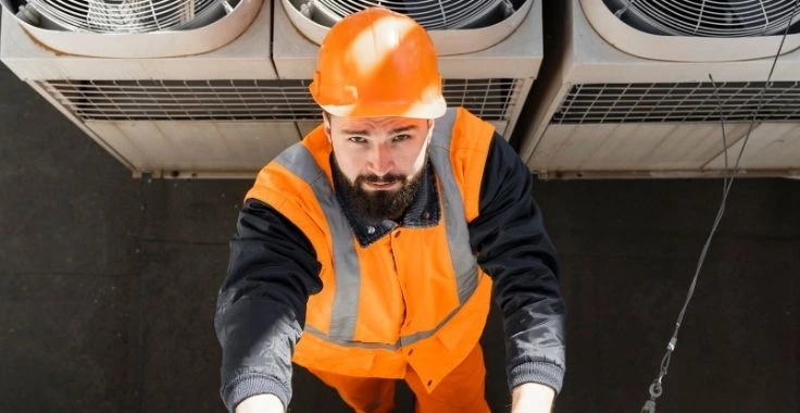 HVAC technician providing HVAC system services in Deira Dubai