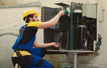 Certified HVAC engineer servicing AHU unit under AMC contract in Dubai