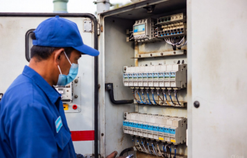 licensed electrician deira dubai at work