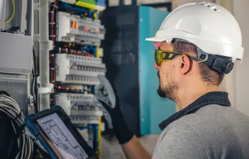 SMDB installation and electrical panel setup in commercial building Dubai